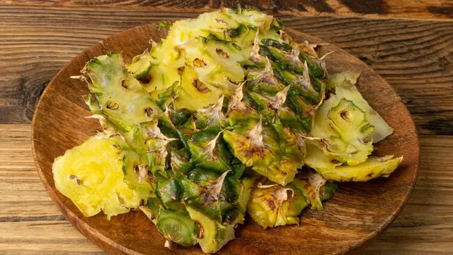 Cascara de Piña Triturada Deshidratada en Gramos